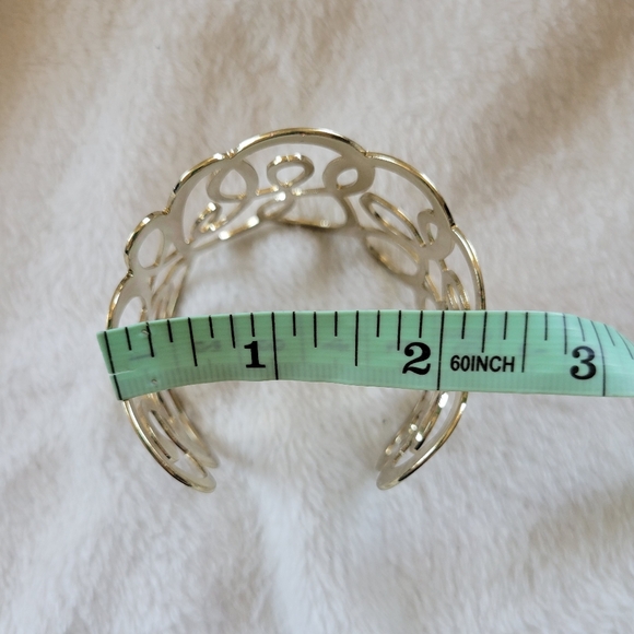 NWOT Elegant Gold Tone Swirl Open Cuff Bracelet - Picture 7 of 7